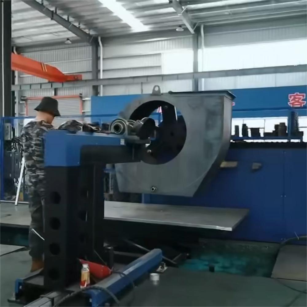 Double welding gun horizontal centrifugal fan casing welding 